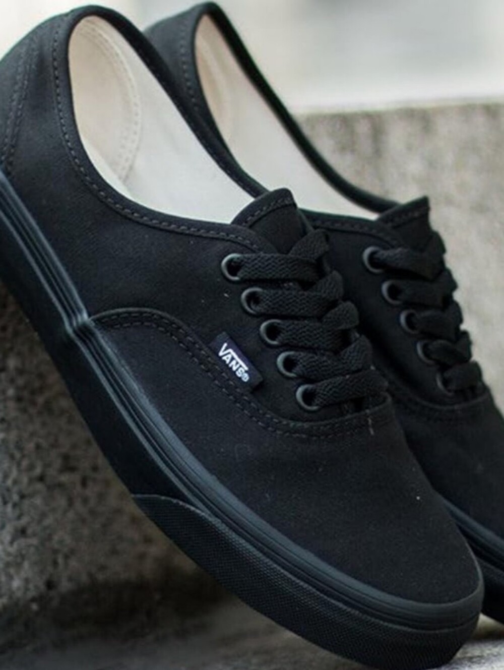 Vans Black Canvas Low-Top Sneakers. Size Men's 8.5 Women's 10. New!!!  Unisex